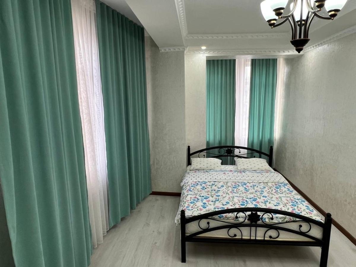 2-Room Apartment Mossovet Bisjkek Buitenkant foto